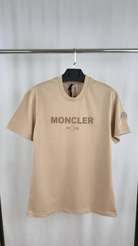 Moncler 1952 Logo-Patch T-Shirts Mens Short Sleeves in Multiple Colors Best Sale UK Reps AAA Quality