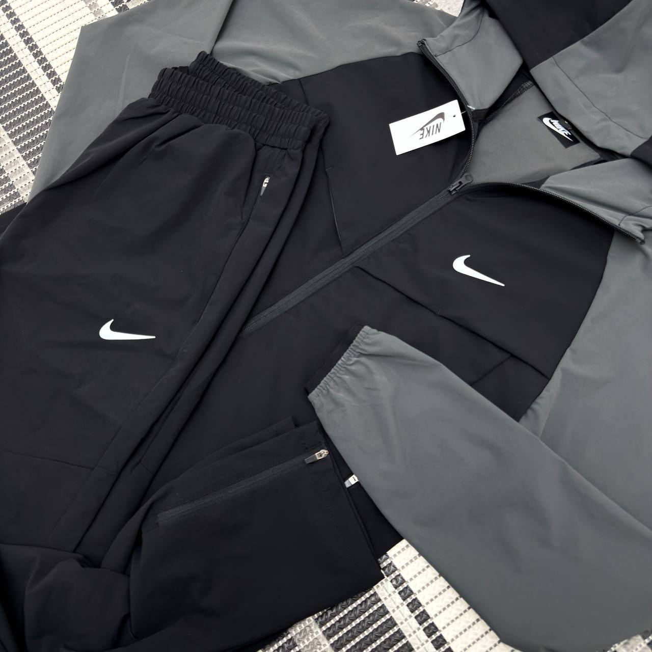 Nike Graphic Performance Mens Tracksuit in 2 Colors Best Sale UK Reps AAA Quality