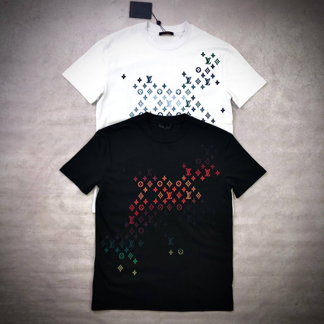 Louis Vuitton Gradient Logo T-Shirt Mens in 2 Colors Best Sale UK Reps AAA Quality