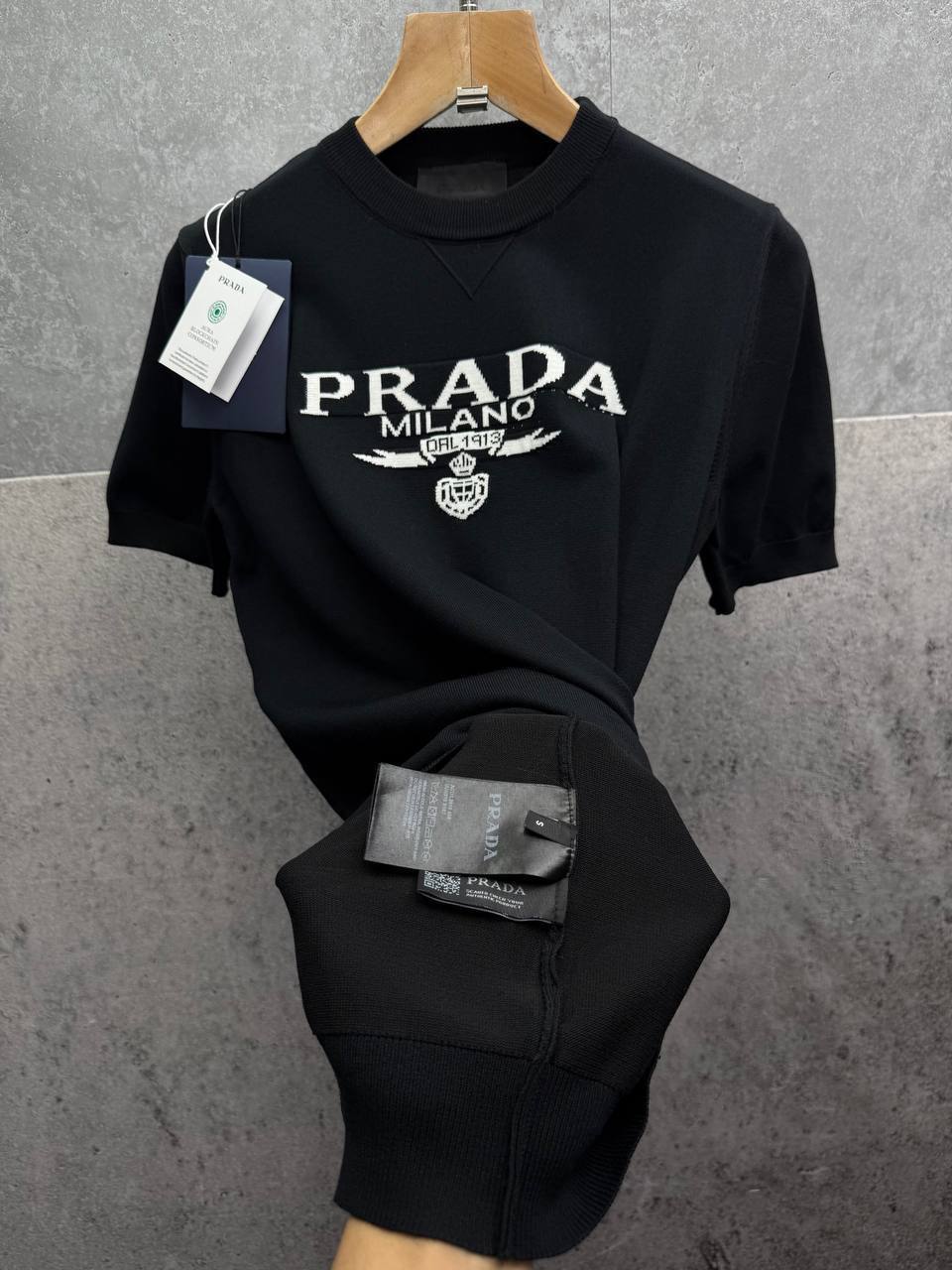 Prada Exclusive Triangular Logo Design Round Neck T-Shirts Mens in 2 Colors UK Reps AAA Quality