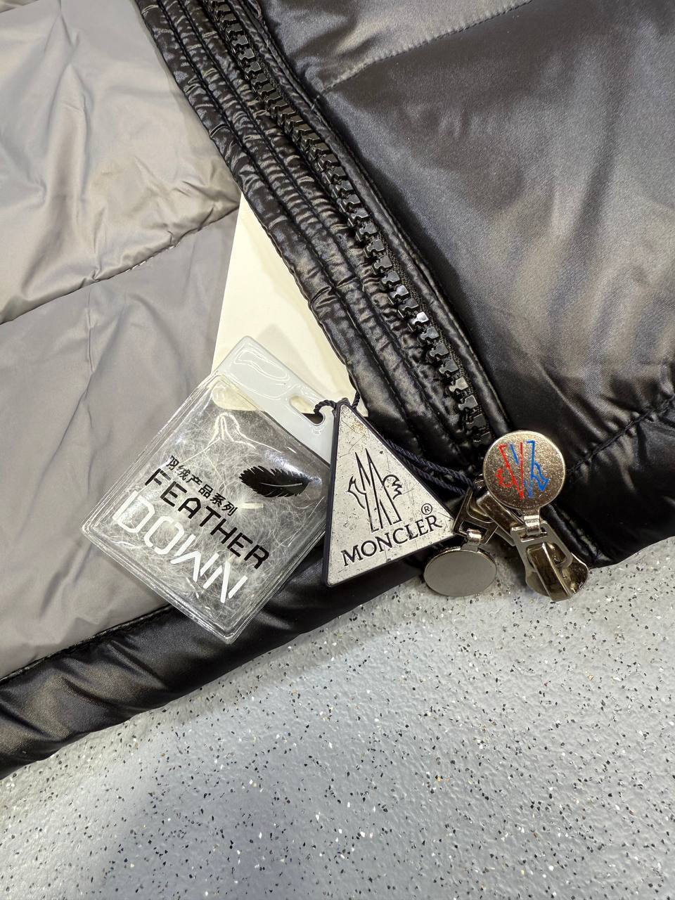 Moncler Puffer Down Jackets Men's in Black Color UK Reps AAA Quality