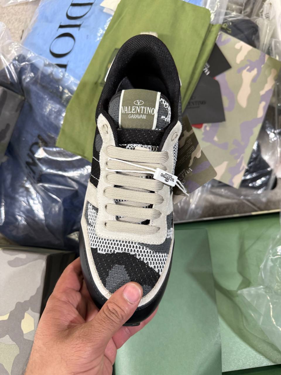 Valentino Rockrunner Black And Grey Garavani Mens Trainers UK Reps AAA Quality