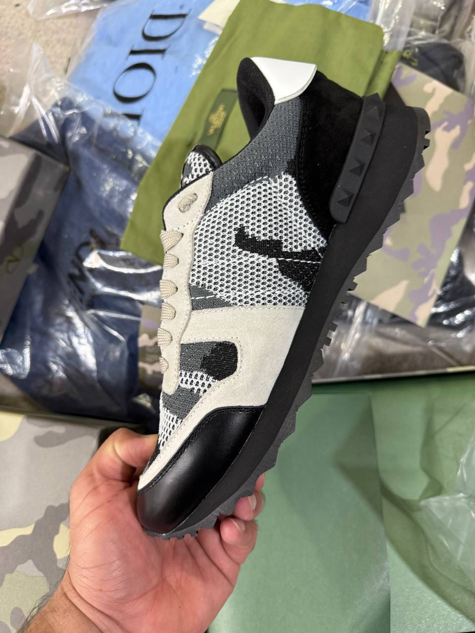 Valentino Rockrunner Black And Grey Garavani Mens Trainers UK Reps AAA Quality