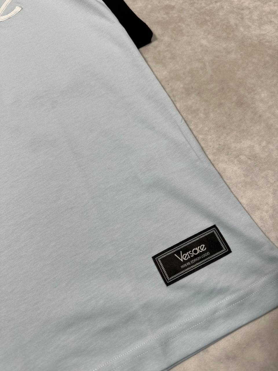 Versace Cotton Logo Embroidered Tribute Mens T-Shirts in 2 Colors UK Reps AAA Quality