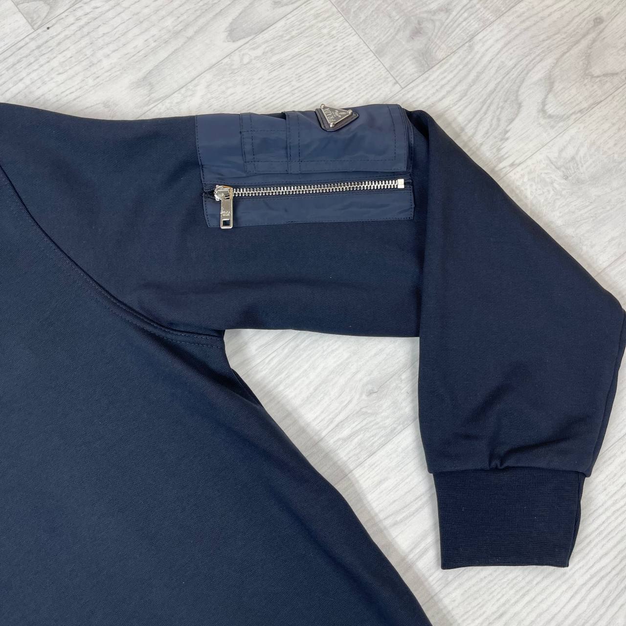 Prada International Grip Crew Neck Arm Pocket Jumpers Mens in 2 Colors UK Reps AAA Quality