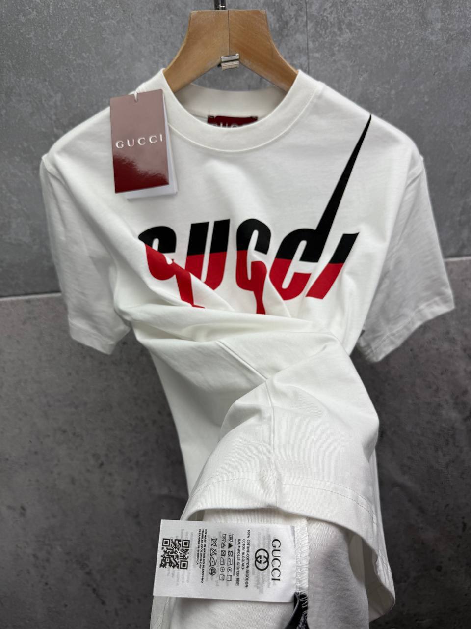 Gucci Blade Print Round Neck T-Shirt in 2 Colors Mens UK Reps AAA Quality