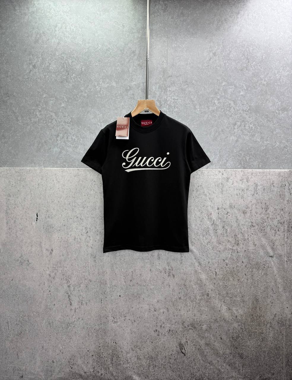 Gucci Men's Script Logo Crew Neck T-Shirts in 2 Colors UK Reps AAA Quality