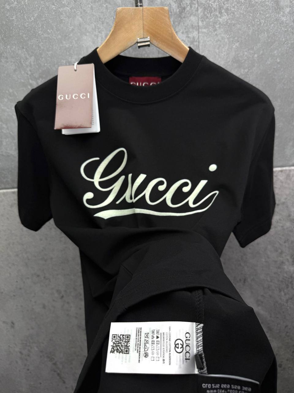 Gucci Men's Script Logo Crew Neck T-Shirts in 2 Colors UK Reps AAA Quality