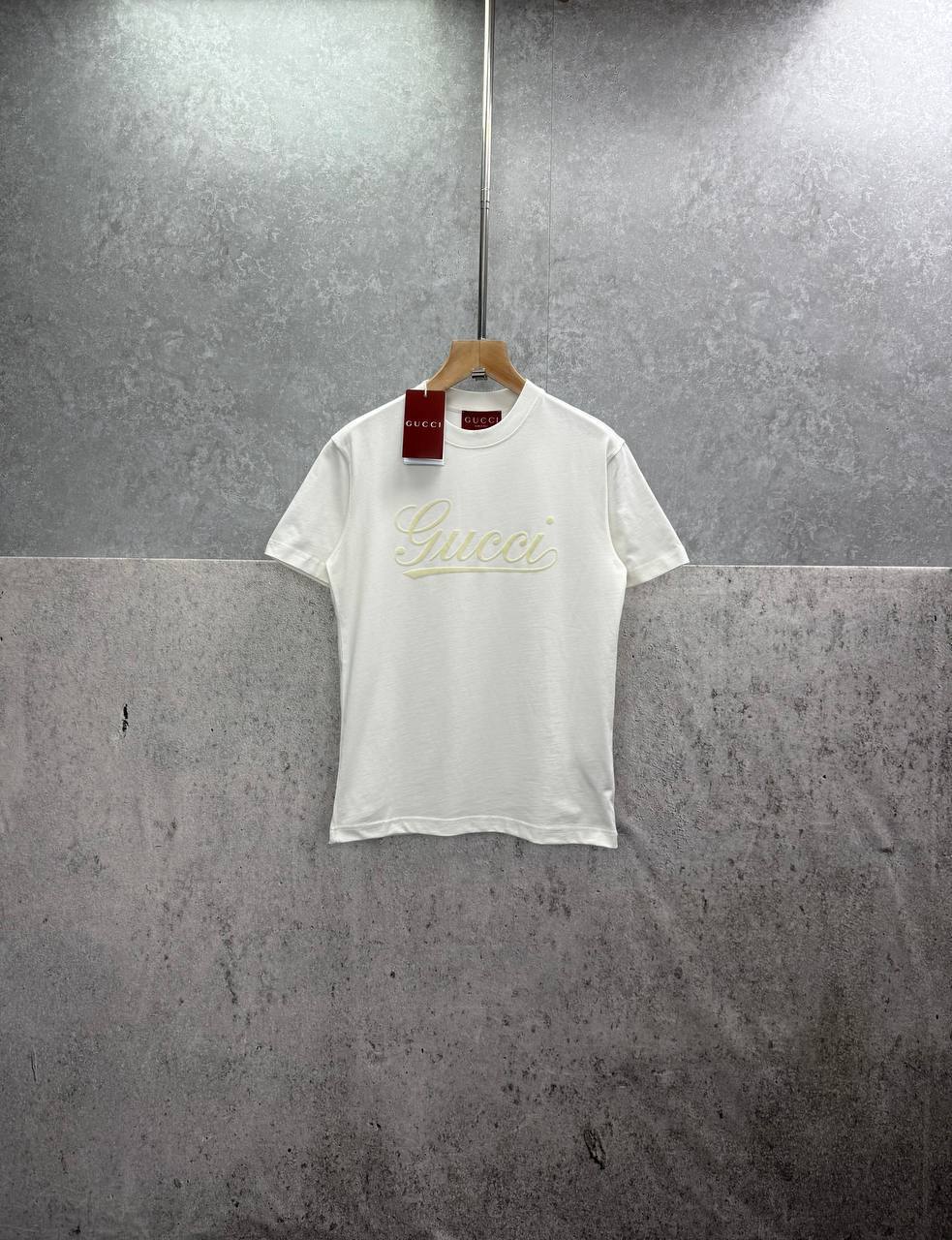 Gucci Men's Script Logo Crew Neck T-Shirts in 2 Colors UK Reps AAA Quality