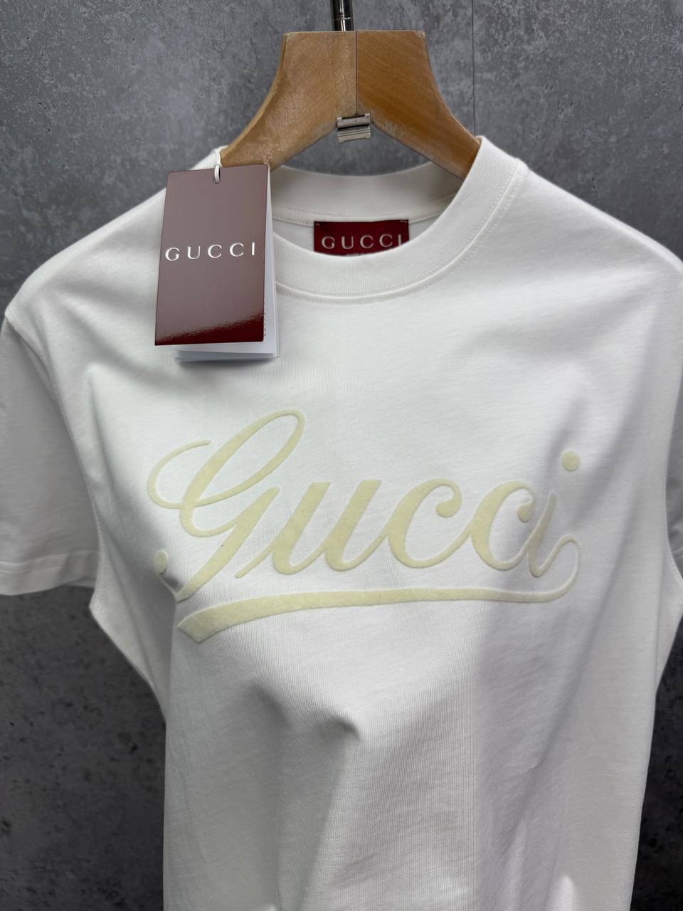 Gucci Men's Script Logo Crew Neck T-Shirts in 2 Colors UK Reps AAA Quality