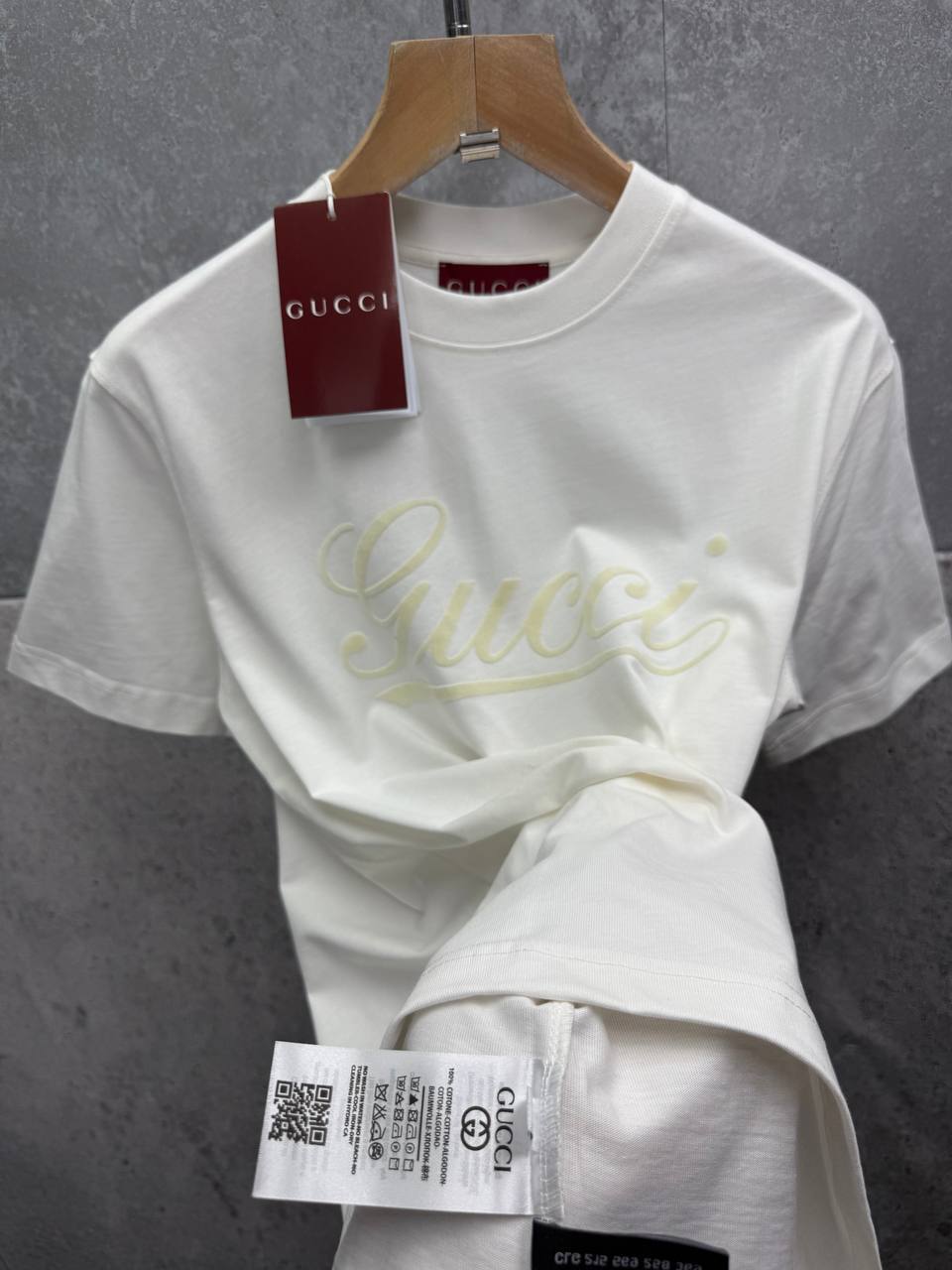 Gucci Men's Script Logo Crew Neck T-Shirts in 2 Colors UK Reps AAA Quality