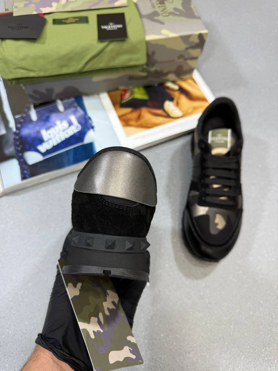 Valentino Rockrunner Black Garavani Mens Trainers UK Reps AAA Quality