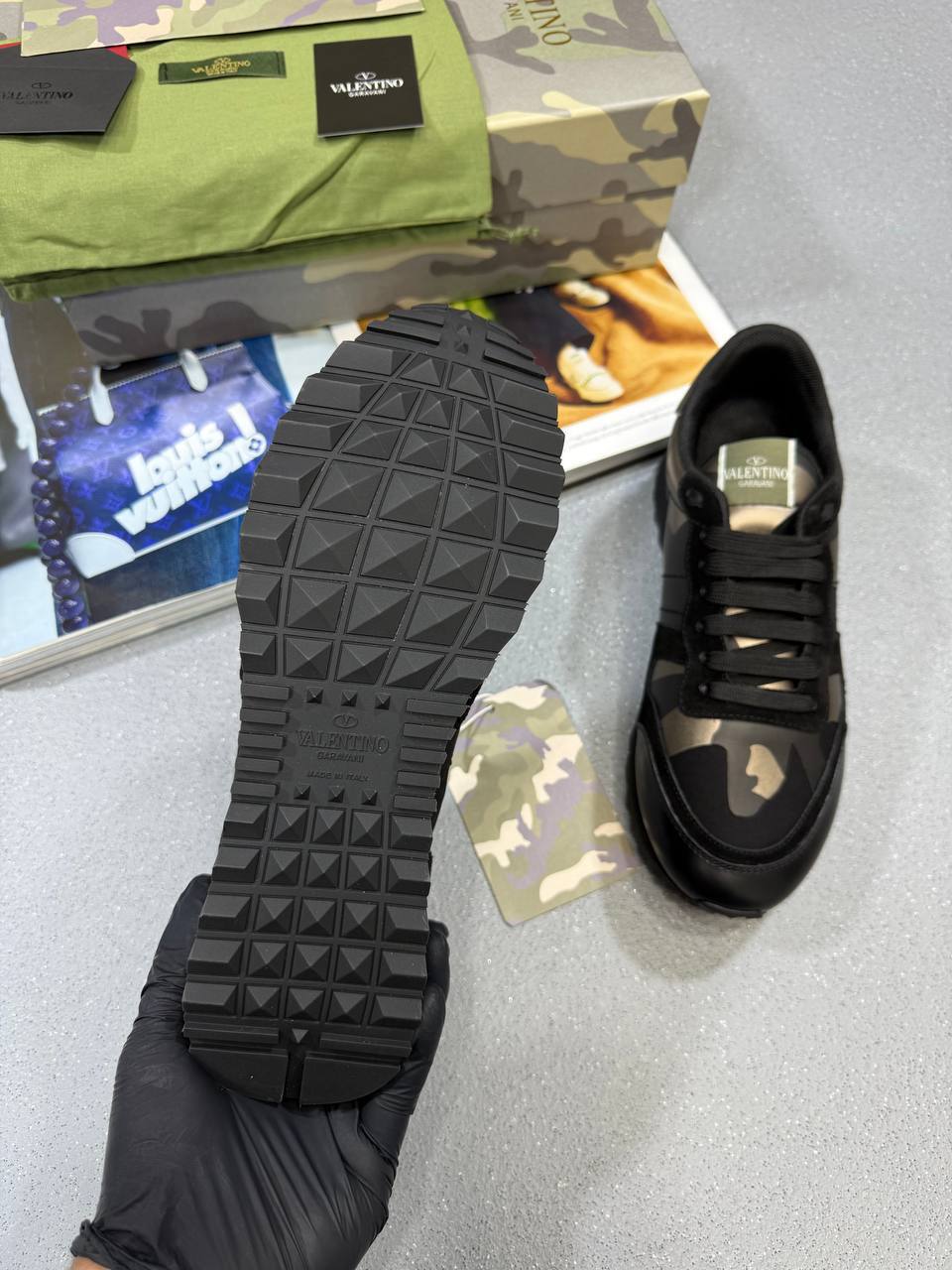 Valentino Rockrunner Black Garavani Mens Trainers UK Reps AAA Quality