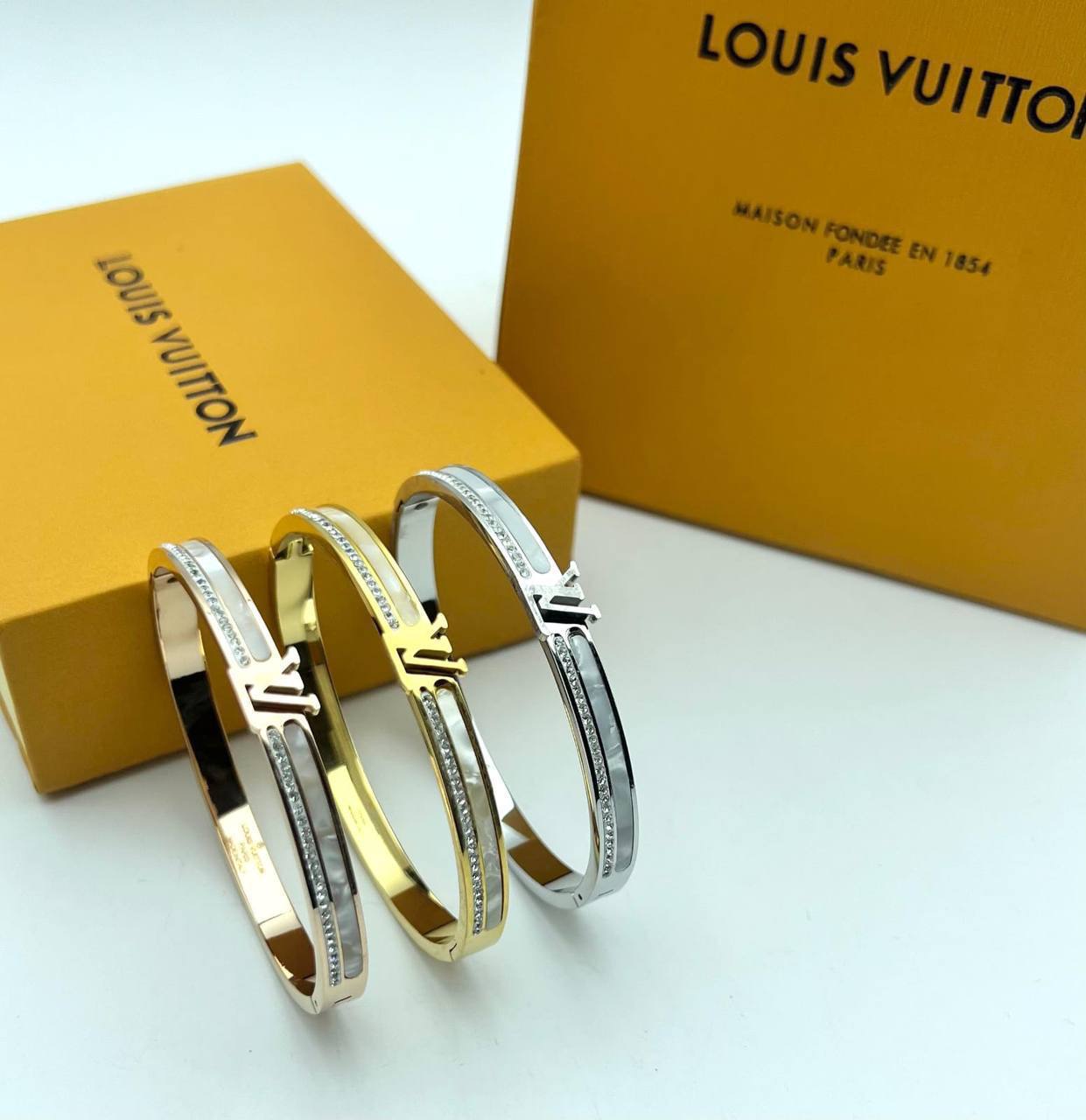 Louis Vuitton Simple Diamond Bracelet Jewellery Stainless Steel in Multiple Colors Womens UK Reps AAA Quality
