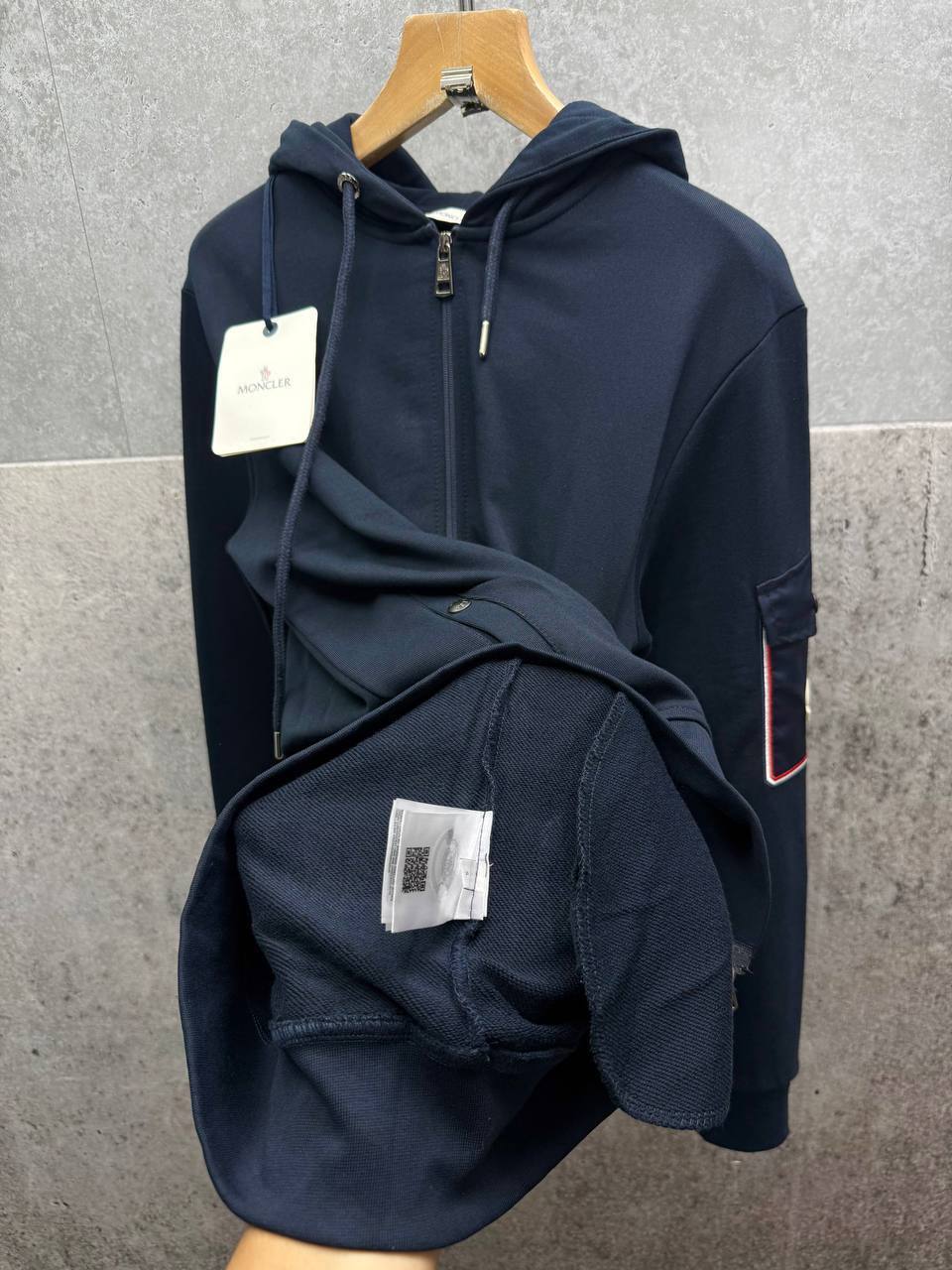 Moncler Sleeve Pocket Zip Crew Neck Hoodie Mens in Multiple Colors Best Sale UK Reps AAA Quality