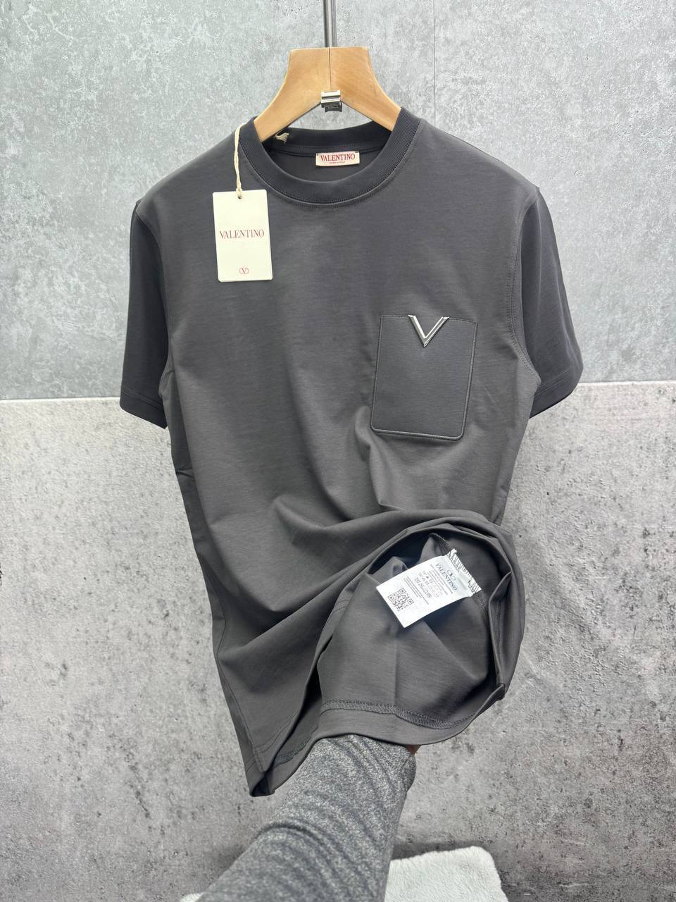 Valentino Garavani V-detail T-shirt in Multiple Colors Mens UK Reps AAA Quality