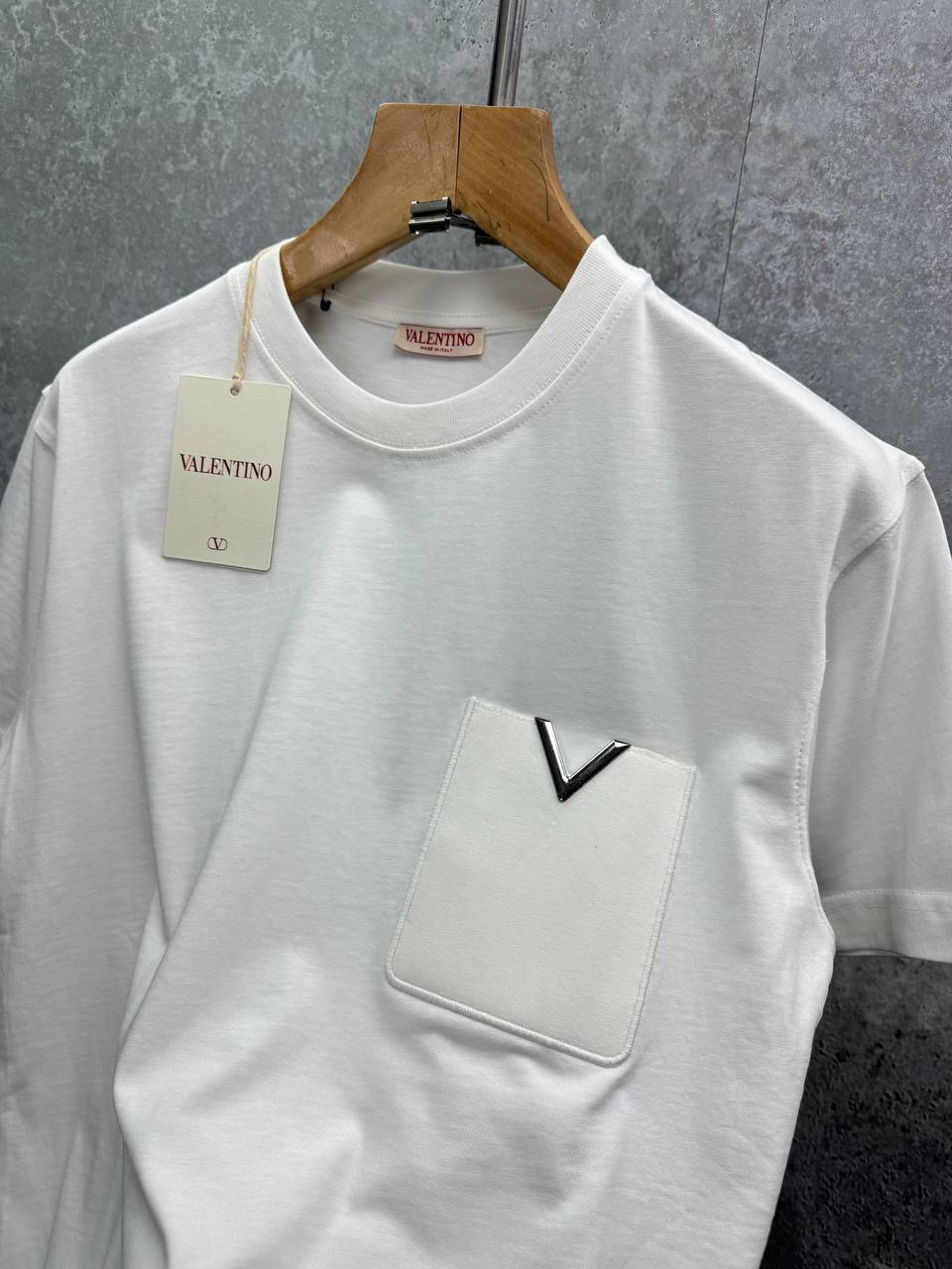 Valentino Garavani V-detail T-shirt in Multiple Colors Mens UK Reps AAA Quality