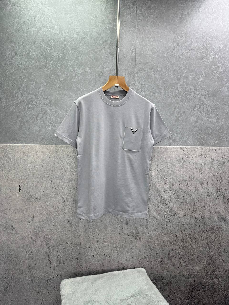 Valentino Garavani V-detail T-shirt in Multiple Colors Mens UK Reps AAA Quality