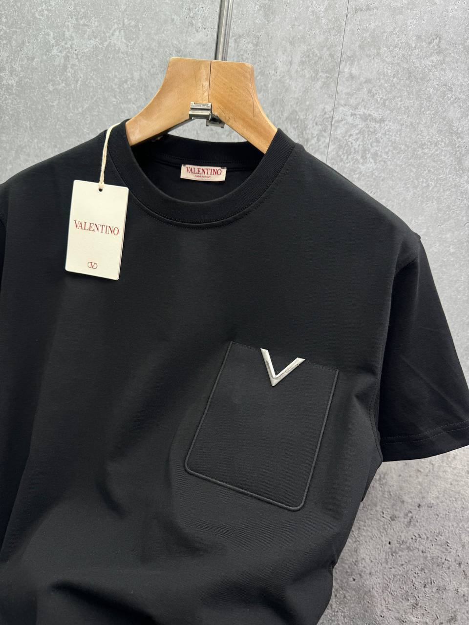 Valentino Garavani V-detail T-shirt in Multiple Colors Mens UK Reps AAA Quality