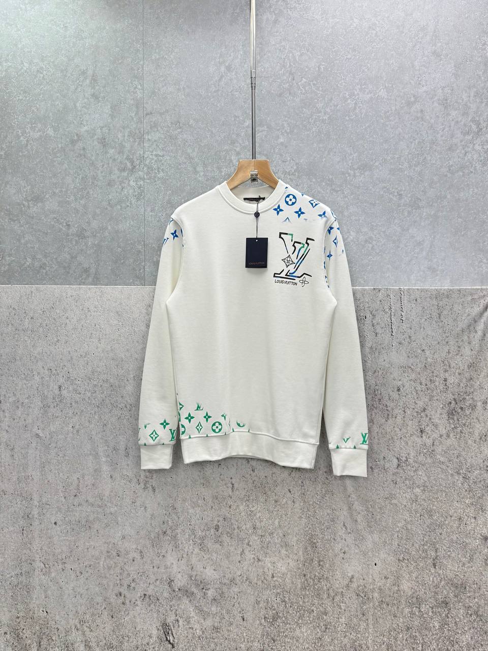 Louis Vuitton Embroidered & Colorful Gradient Print Jumpers in 2 Colors Mens UK Reps AAA Quality