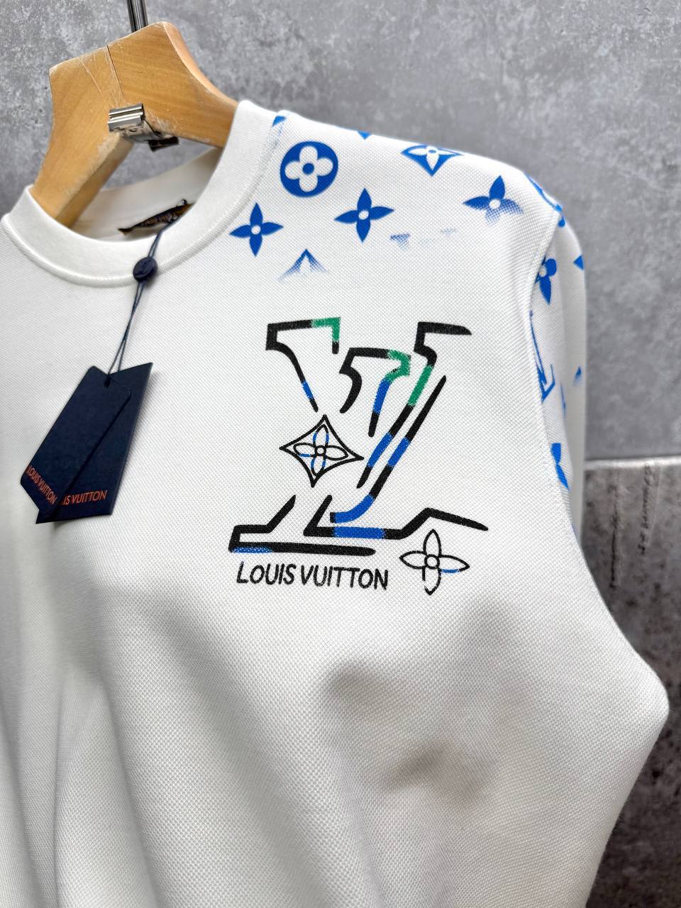 Louis Vuitton Embroidered & Colorful Gradient Print Jumpers in 2 Colors Mens UK Reps AAA Quality