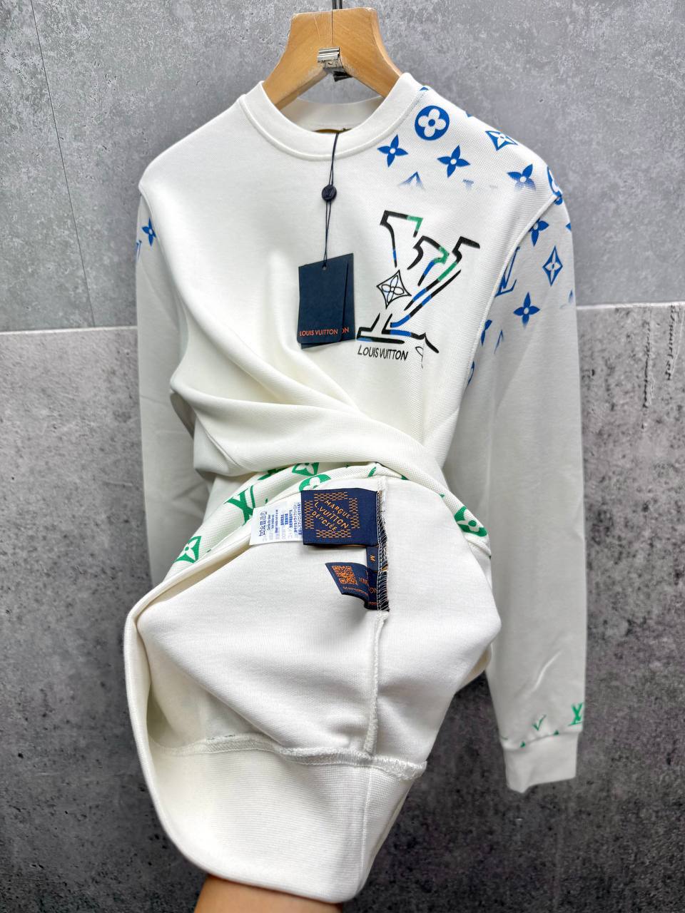 Louis Vuitton Embroidered & Colorful Gradient Print Jumpers in 2 Colors Mens UK Reps AAA Quality