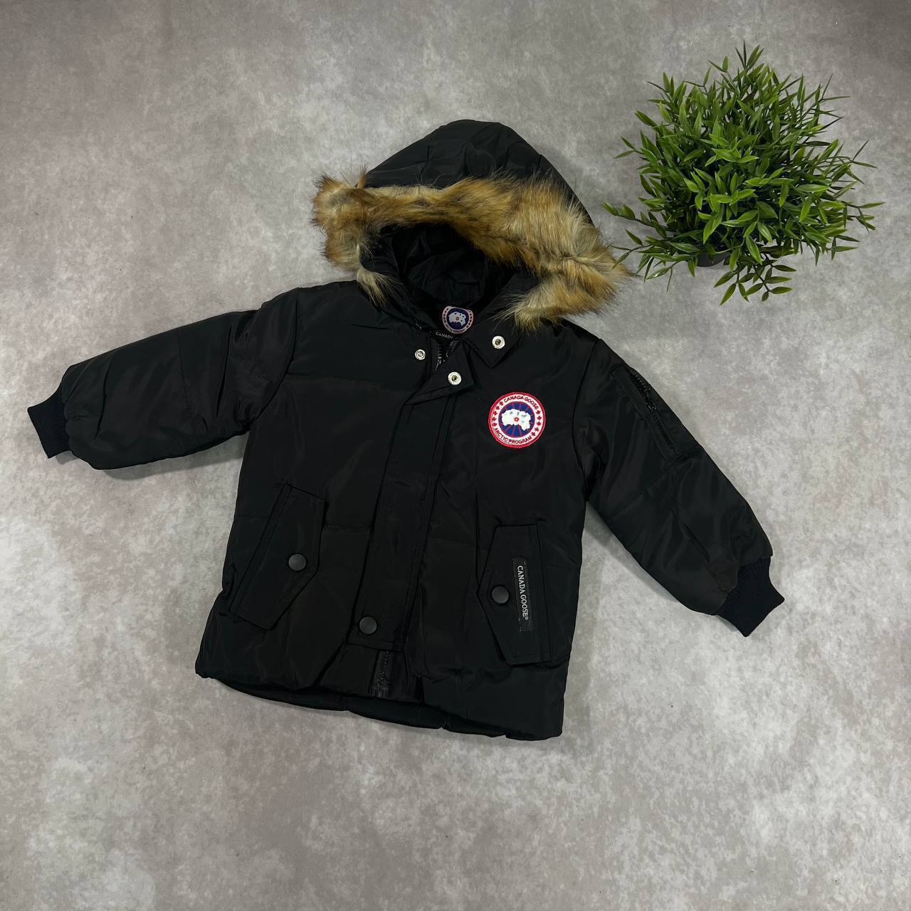 Canada Goose Chilliwack Fur Down Kids Jackets in 2 Colors Best Sale UK Reps AAA Quality