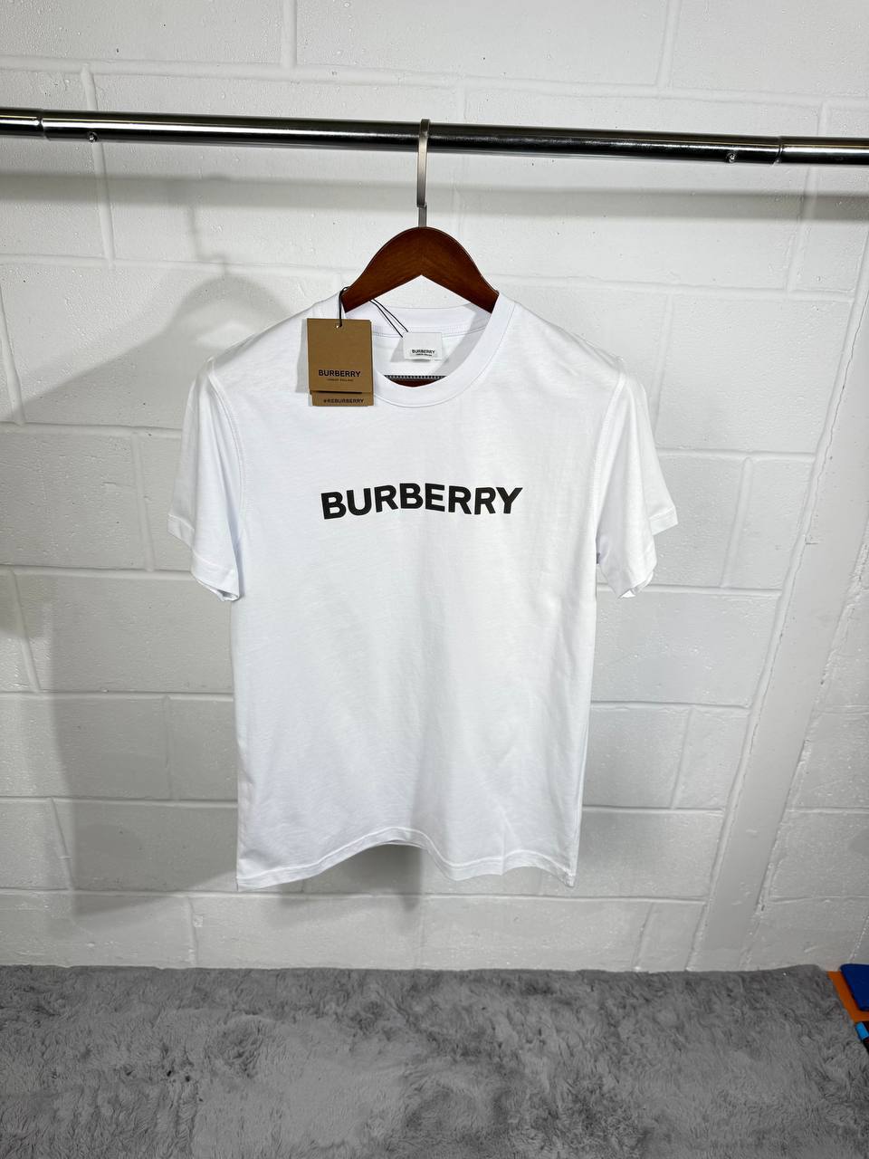 Burberry Logo-Print Cotton T-shirts Mens in 2 Colors Best Sale UK Reps AAA Quality