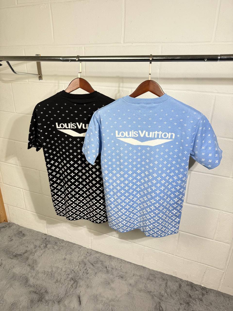 Louis Vuitton Men's Logo T-Shirts in 2 Colors Short Sleeve Stylish Reps UK AAA Quality