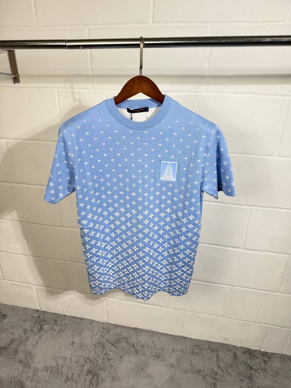 Louis Vuitton Men's Logo T-Shirts in 2 Colors Short Sleeve Stylish Reps UK AAA Quality