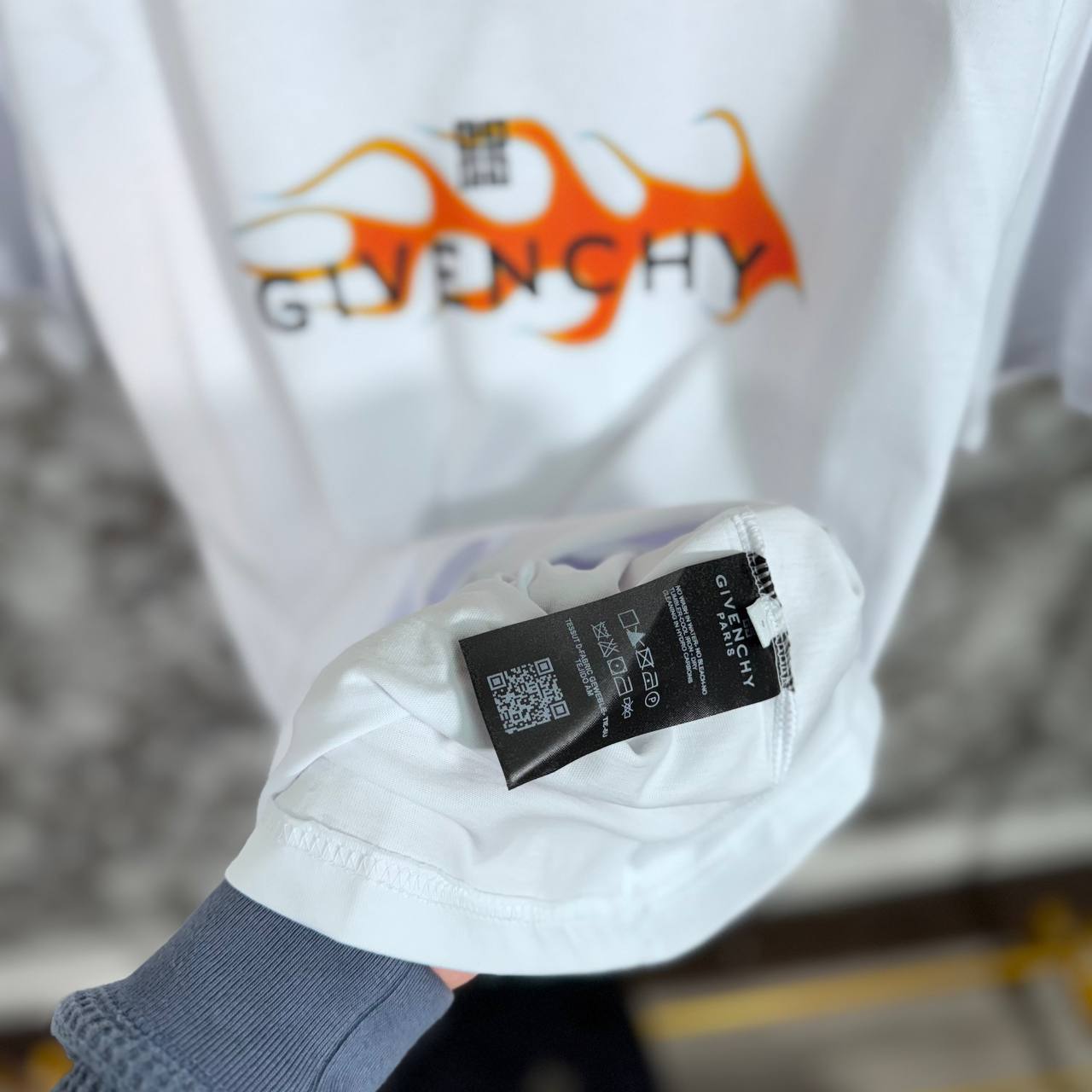 Givenchy Flames Logo Slim Fit T-shirt Mens in 2 Colors Best Sale UK Reps AAA Quality