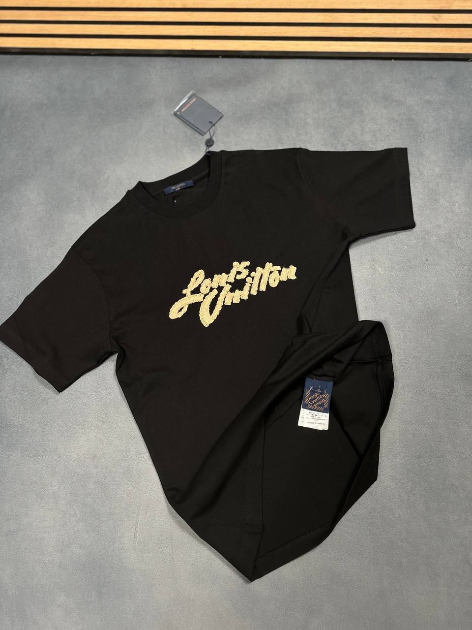 Louis Vuitton LV Embroidered Signature T-Shirts Mens in 2 Colors UK Reps AAA Quality