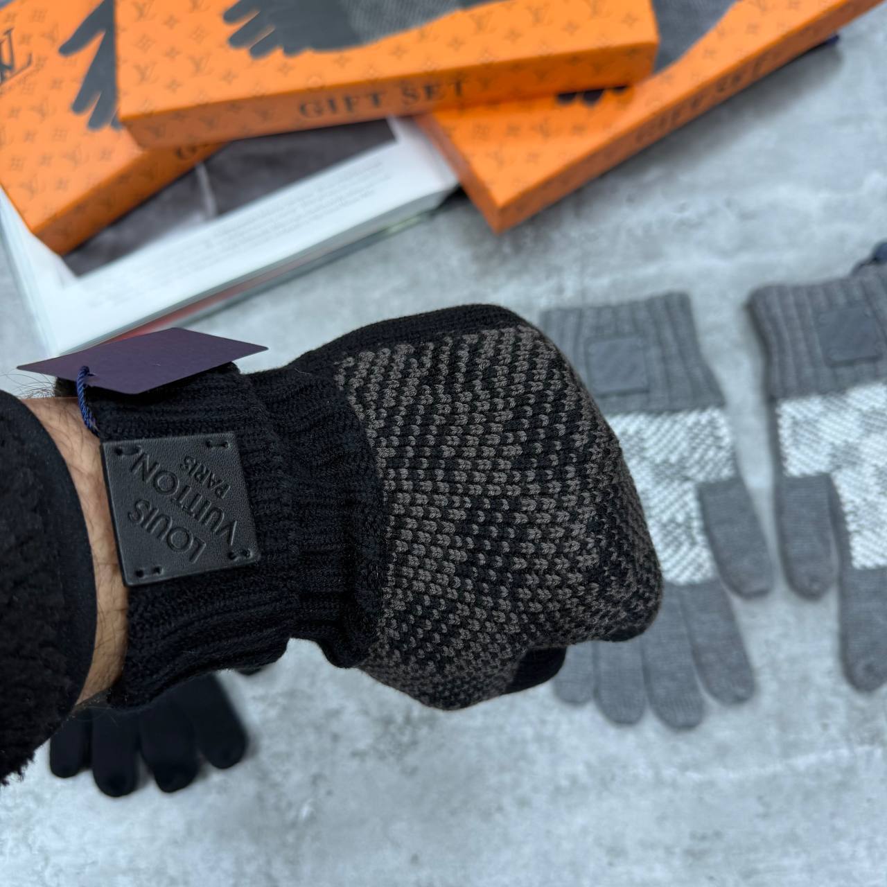 Louis Vuitton Mens Damier Graphite Wool Gloves in 2 Colors Best Sale UK Rep AAA Quality