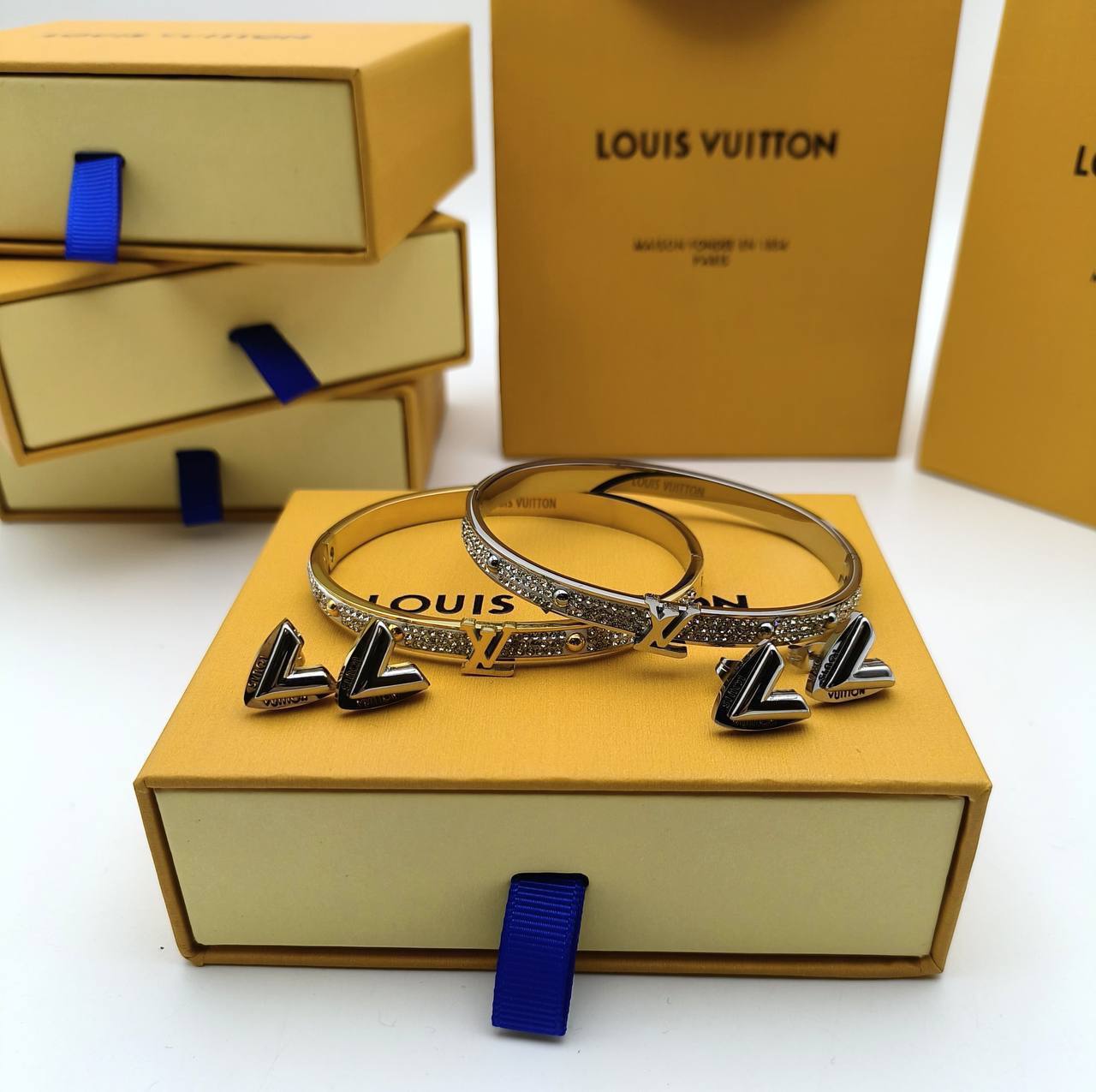 Louis Vuitton Elegant Charm Bracelets & Earrings Sets Womens Logo LV UK Reps Best Fakes AAA Quality