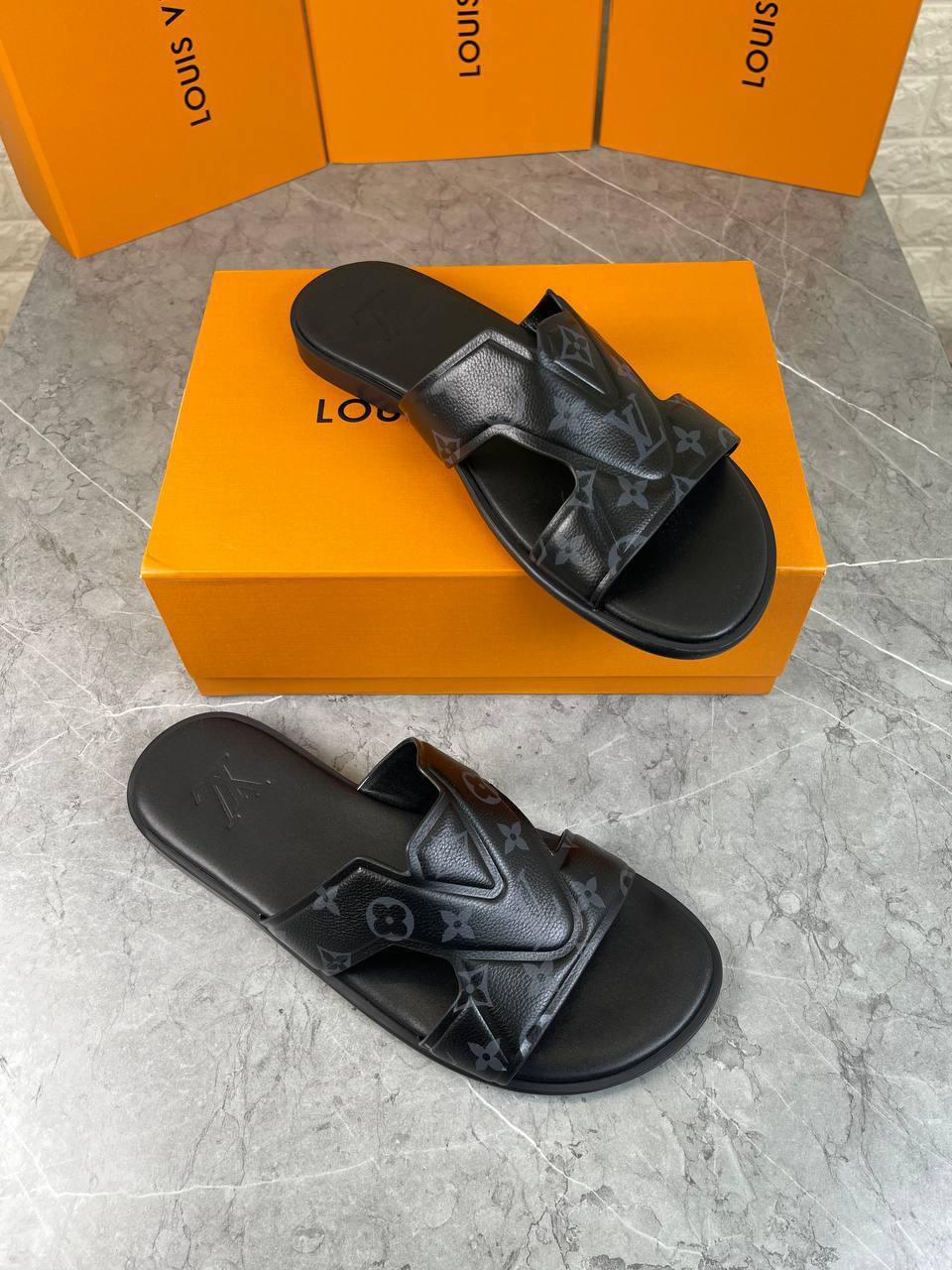 Louis Vuitton Leather Mens Sliders Logo Printed in Black For Mens UK Reps AAA Quality