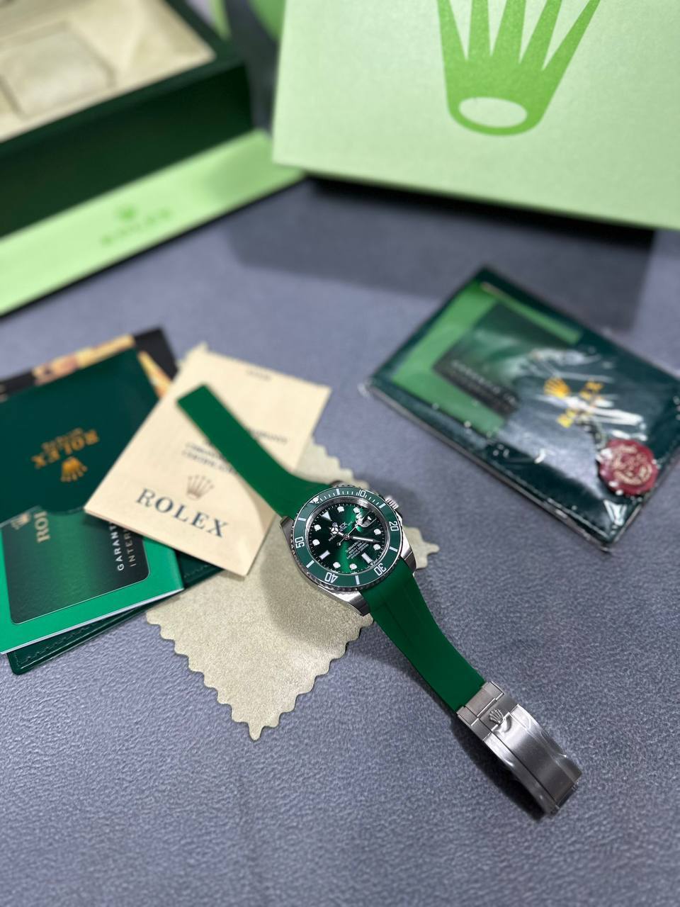 Rolex Submariner Date Hulk Mens Watch in 2 Colors Best Sale UK Reps AAA Quality
